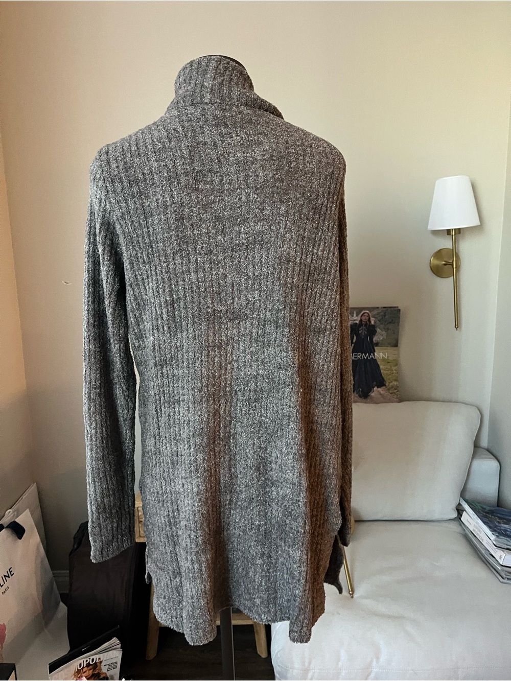 BAREFOOT DREAMS ( Luxury Brand ) Cozy Cardi NWT 🐚🐚🐚🐚 - Picture 7 of 9